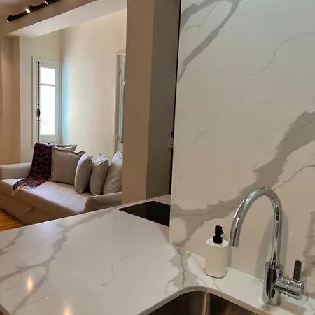 Centre Luxury Renovated Apartment