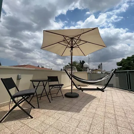Centre Luxury Renovated Apartment