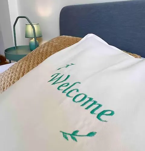 Centre Luxury Renovated 아파트