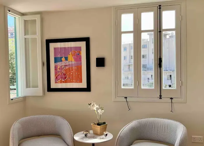 Centre Luxury Renovated *