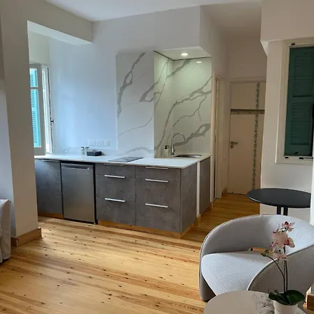 Centre Luxury Renovated Apartman *